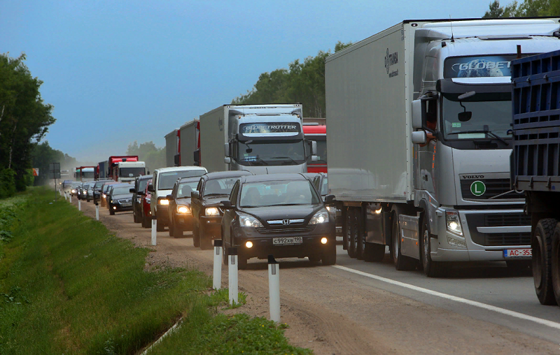дорога заблокирована дальнобойщиками
